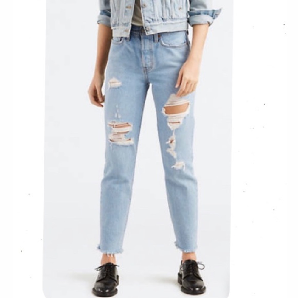 Levi’s Wedgie Light Wash Jeans